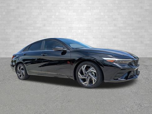 Certified 2025 Hyundai Elantra SEL FWD image 1