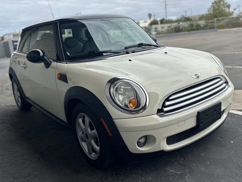 Used 2010 MINI Cooper Hardtop FWD image 2