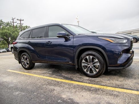 Used 2026 Toyota Highlander XLE AWD/4WD image 6