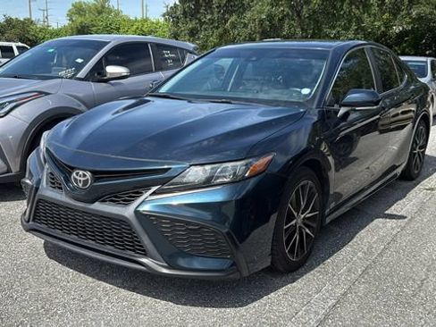 Used 2021 Toyota Camry SE w/ Convenience Package FWD image 3