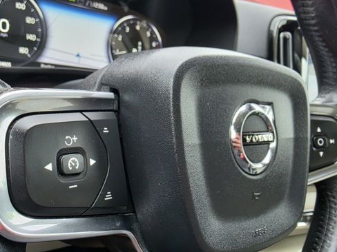 Used 2019 Volvo XC40 T5 Inscription image 45