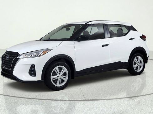 Certified 2025 Nissan Kicks Play S FWD image 3