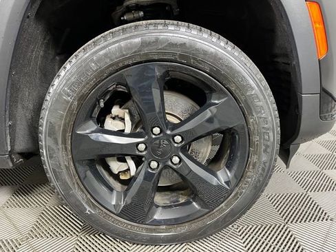 Used 2023 Jeep Grand Cherokee L Limited w/ Black Appearance Package image 9