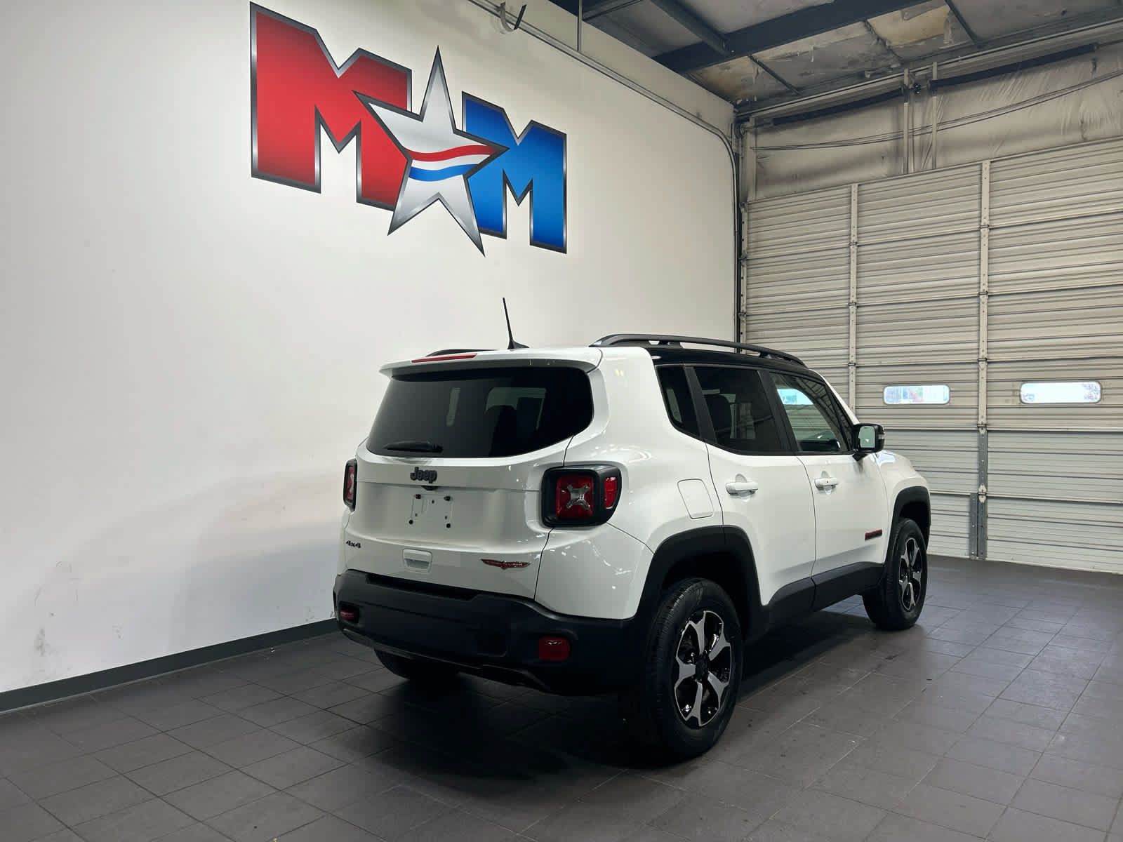 Used 2022 Jeep Renegade Trailhawk AWD/4WD image 3