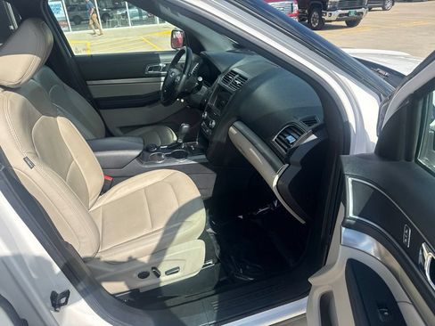 Used 2018 Ford Explorer XLT w/ Equipment Group 202A AWD/4WD image 24