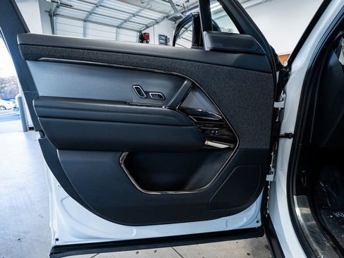 Used 2024 Land Rover Range Rover Sport Dynamic SE image 32