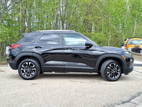Used 2023 Chevrolet TrailBlazer LT w/ Convenience Package AWD/4WD image 3