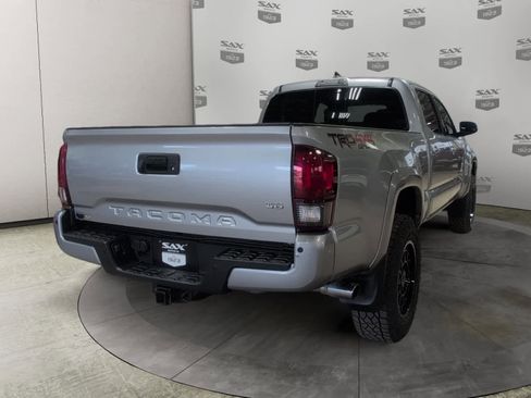 Used 2018 Toyota Tacoma TRD Sport w/ Technology Package AWD/4WD image 5
