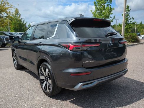 Used 2025 Mitsubishi Outlander SE FWD image 4