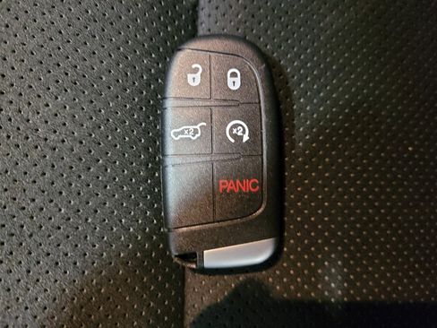 Used 2022 Jeep Grand Cherokee Laredo X RWD image 32