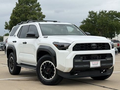 Certified 2025 Toyota 4Runner 4WD image 2
