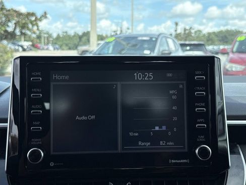 Used 2021 Toyota Corolla LE image 19