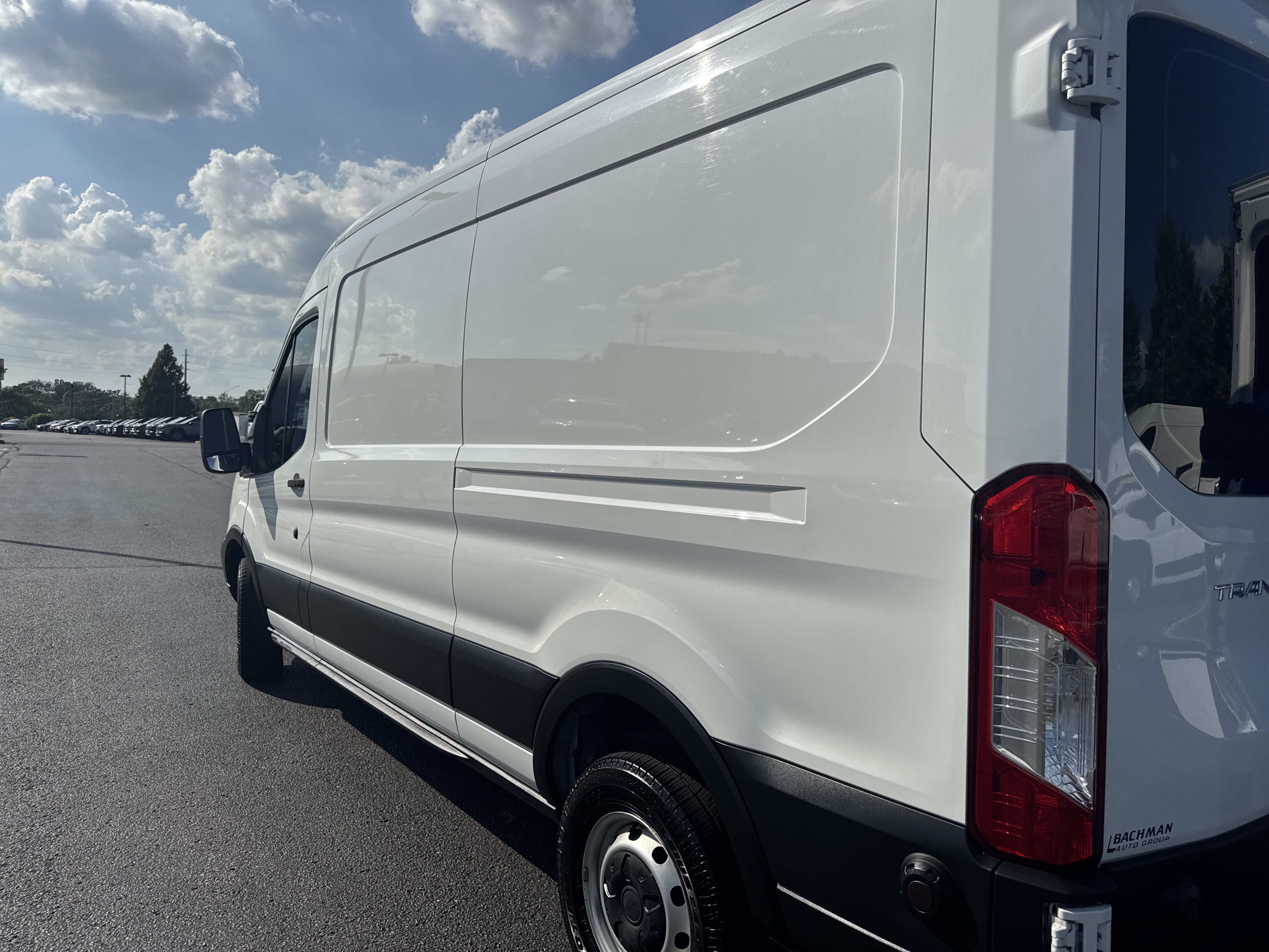 Used 2019 Ford Transit 250 148 Medium Roof RWD image 9