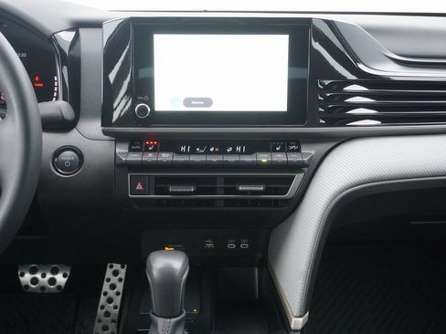 Used 2025 Toyota Camry SE image 15