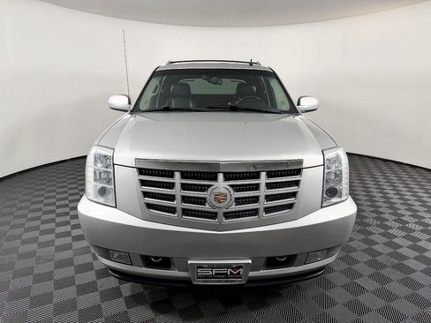 Used 2010 Cadillac Escalade EXT Premium image 4