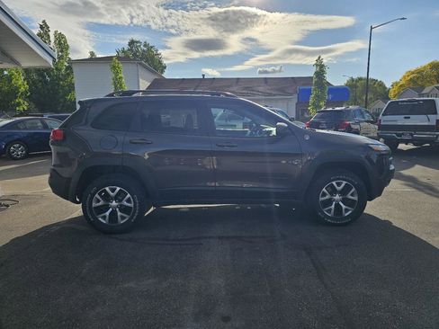 Used 2018 Jeep Cherokee Trailhawk AWD/4WD image 13