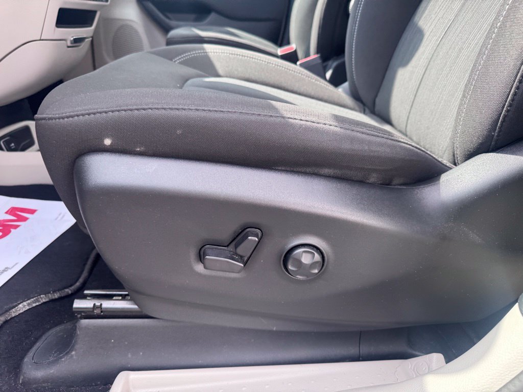 Used 2024 Chrysler Voyager LX FWD image 11