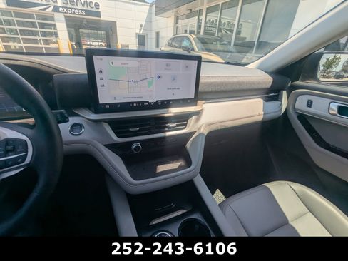Used 2025 Ford Explorer Active w/ Active Comfort Package RWD image 13