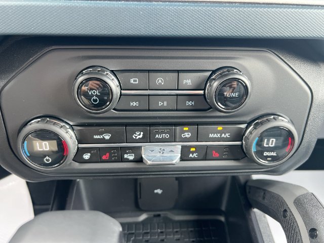New 2024 Ford Bronco Outer Banks w/ Sasquatch Package AWD/4WD image 25