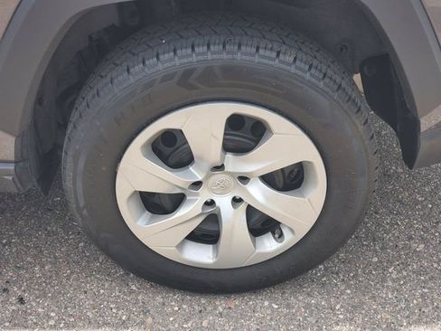 Used 2021 Toyota RAV4 LE AWD/4WD image 7