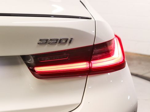 Used 2023 BMW 330i Sedan w/ M Sport Package RWD image 7