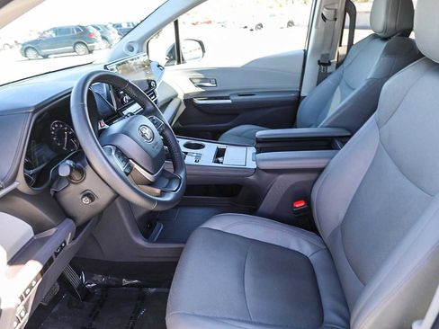 Certified 2024 Toyota Sienna Limited image 17