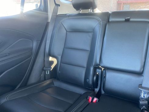 Used 2024 GMC Terrain SLT image 39