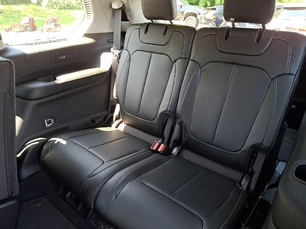 Used 2021 Jeep Grand Cherokee L Limited AWD/4WD image 14
