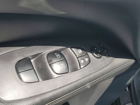 Used 2018 Nissan Pathfinder S AWD/4WD image 17