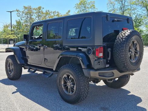 Used 2017 Jeep Wrangler Unlimited Sahara AWD/4WD image 6