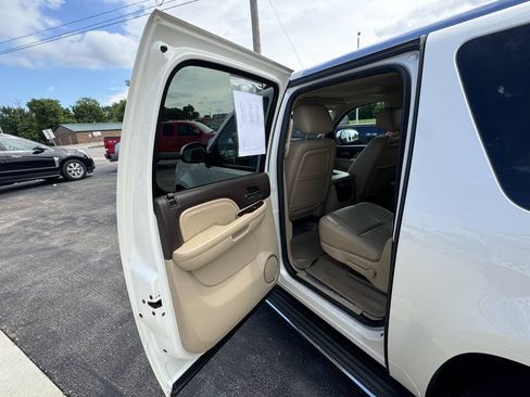 Used 2014 GMC Yukon XL Denali AWD/4WD image 26