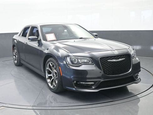 Used 2018 Chrysler 300 S w/ 300S Premium Group RWD image 9