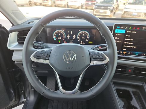 New 2026 Volkswagen Tiguan SE FWD image 16