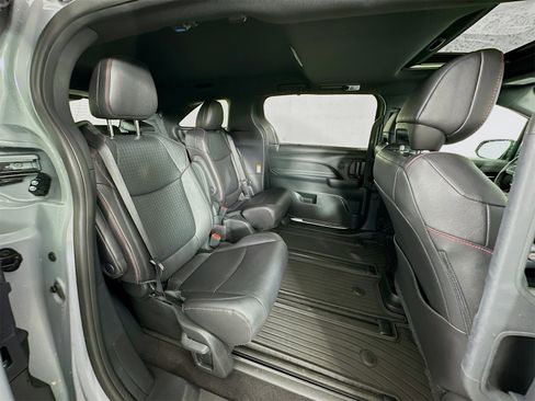Certified 2025 Toyota Sienna XSE image 29