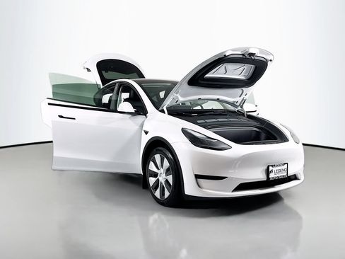 Used 2023 Tesla Model Y Long Range AWD/4WD image 32