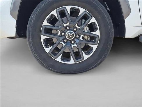 Used 2024 Toyota Tundra Limited AWD/4WD image 23