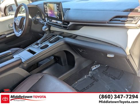 Used 2023 Toyota Sienna Platinum image 39