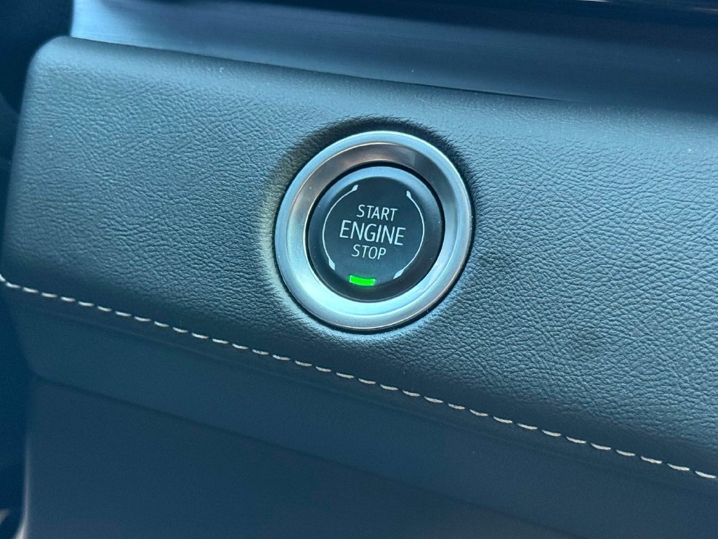 Certified 2024 Cadillac Escalade Premium Luxury AWD/4WD image 30