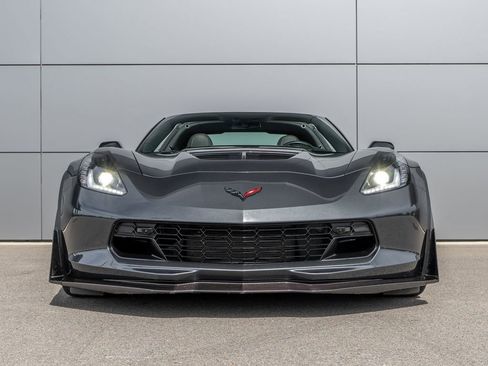 Used 2017 Chevrolet Corvette Z06 w/ Z07 Performance Package RWD image 3
