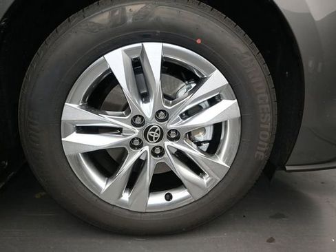 New 2026 Toyota Sienna Limited FWD image 18