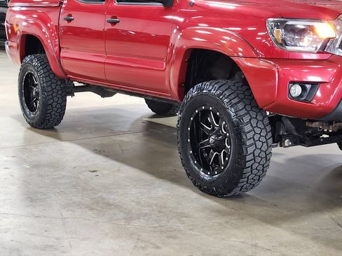 Used 2015 Toyota Tacoma 4x4 Double Cab w/ TRD Off-Road Package image 16