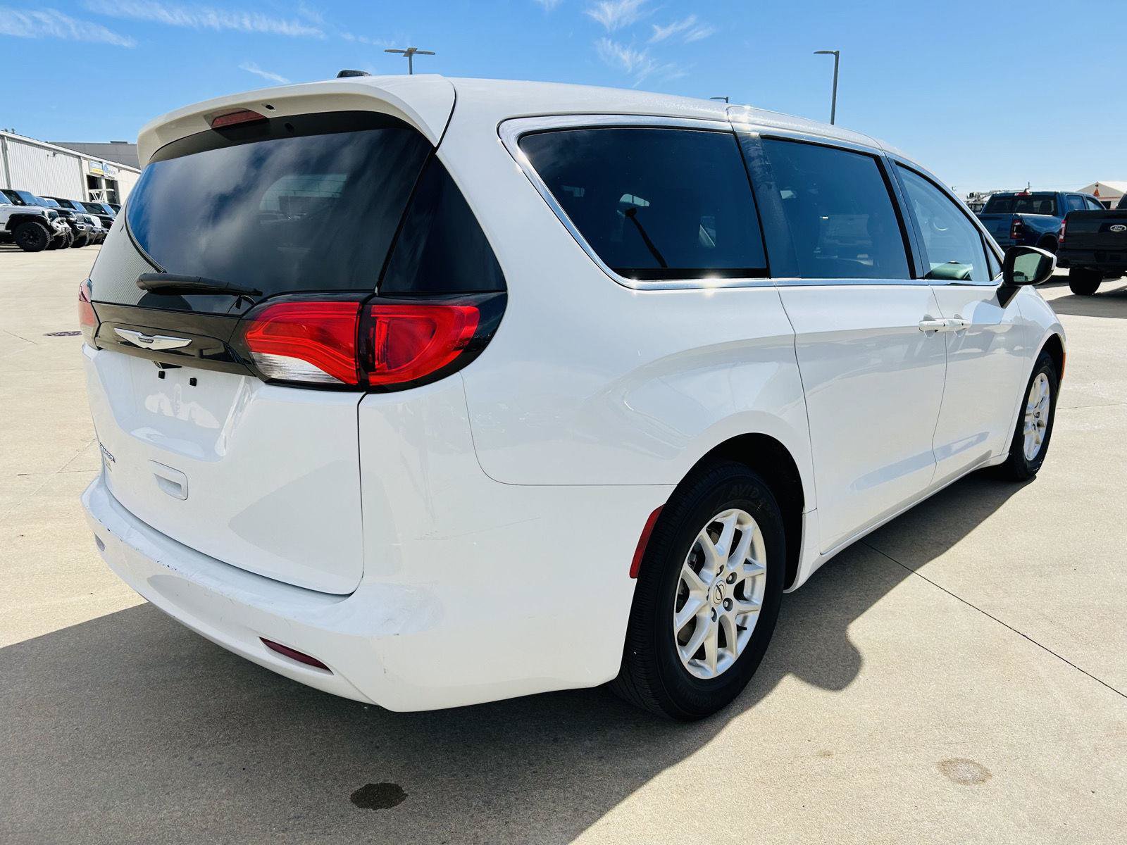 Used 2023 Chrysler Voyager LX FWD image 36