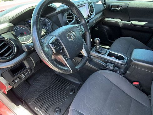 Certified 2018 Toyota Tacoma TRD Off-Road w/ Technology Package AWD/4WD image 10