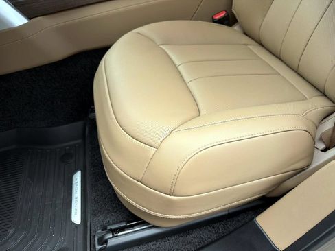 New 2026 Land Rover Range Rover Long Wheelbase SE AWD/4WD image 18