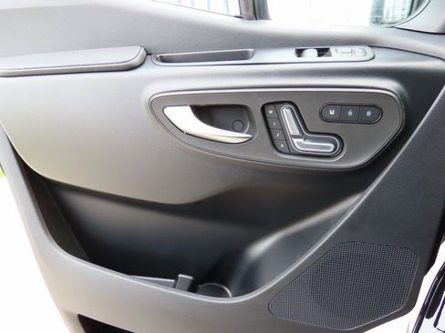 Used 2024 Mercedes-Benz Sprinter 2500 image 42