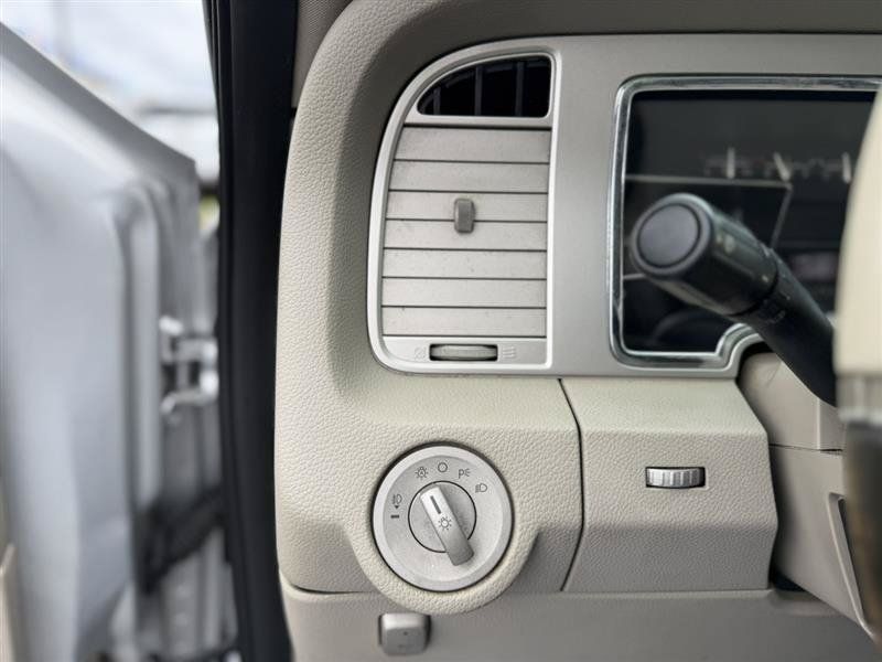 Used 2010 Lincoln Navigator 4WD image 28