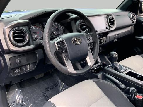 Used 2023 Toyota Tacoma TRD Off-Road w/ Technology Package RWD image 18