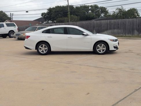 Used 2025 Chevrolet Malibu LS FWD image 4