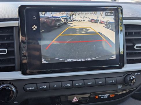 Used 2023 Hyundai Venue Limited image 17