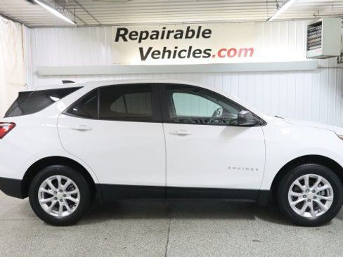Used 2020 Chevrolet Equinox LS w/ LS Convenience Package AWD/4WD image 4